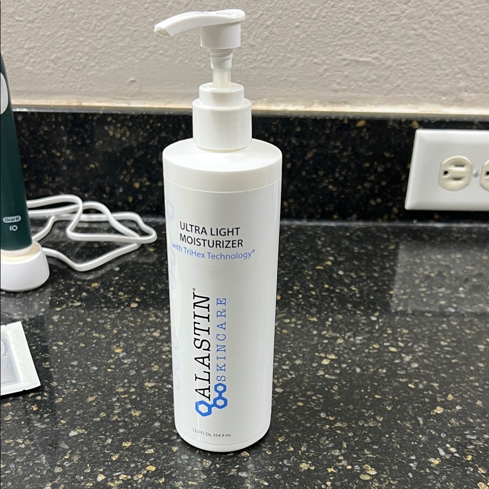 Alastin Skincare Ultra Light Moisturizer - White